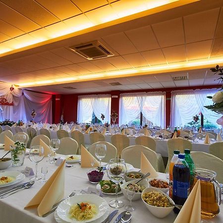 Hotel Paola クトノ エクステリア 写真