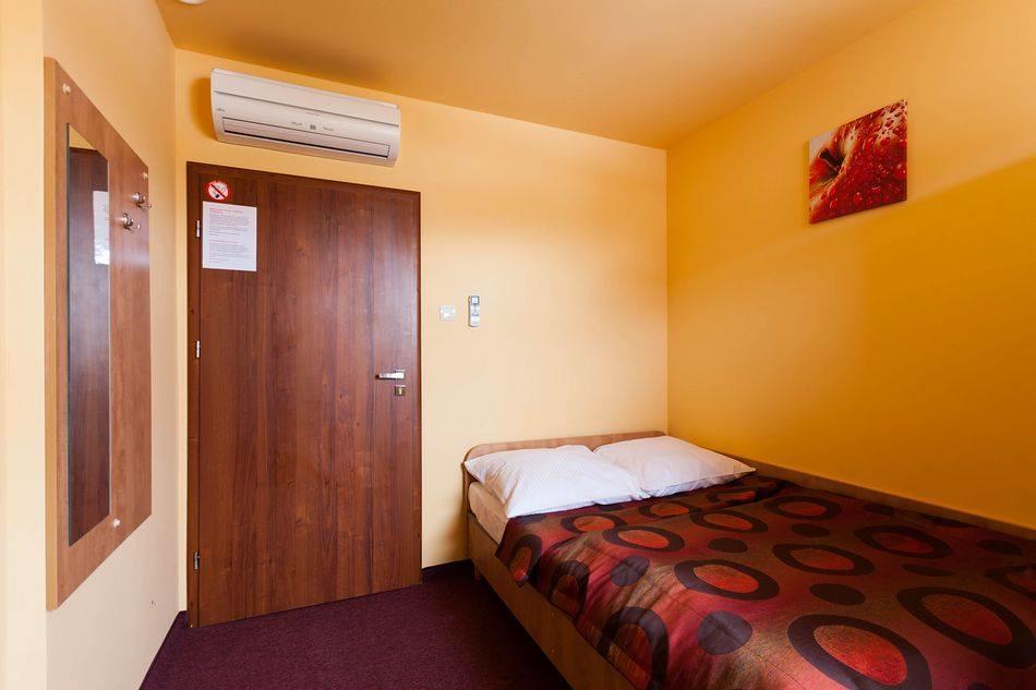 Hotel Paola クトノ エクステリア 写真