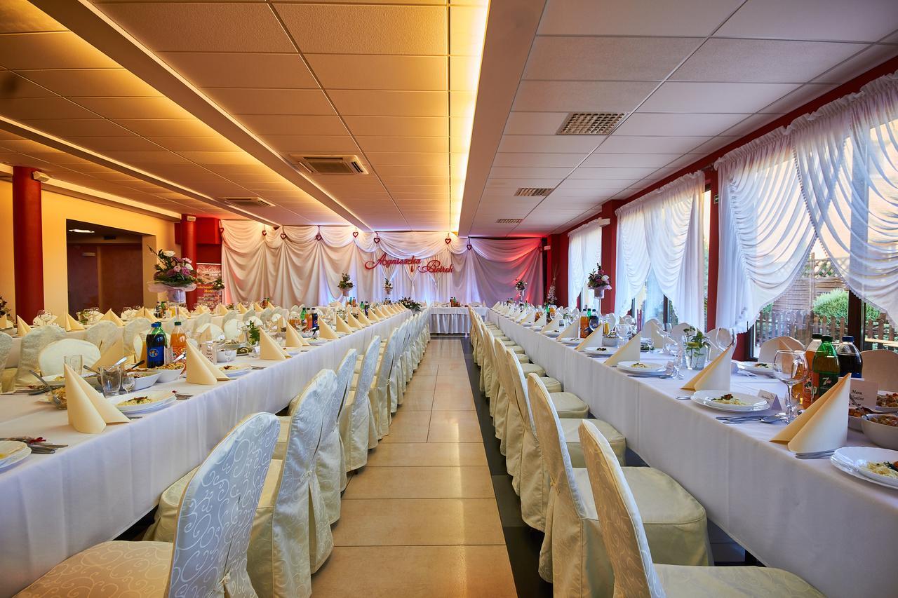 Hotel Paola クトノ エクステリア 写真