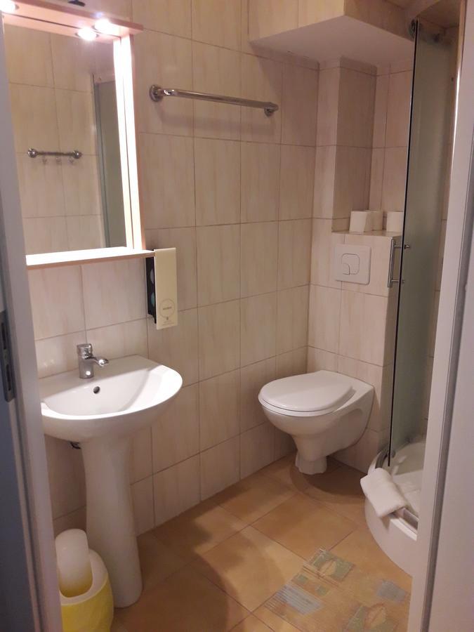 Hotel Paola クトノ エクステリア 写真